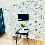 Olivia - Sloneczny W Centrum Warszawy, Plac Unii Lubelskiej, Lazienki Krolewskie, Pole Mokotowskie - 24h Check-in